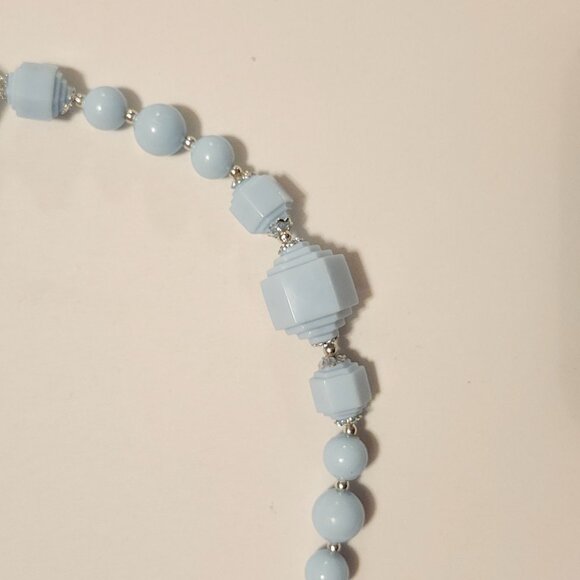FASCINATING Powder Blue Geometric Plastic Bead Necklace VINTAGE 60s - Picture 5 of 8